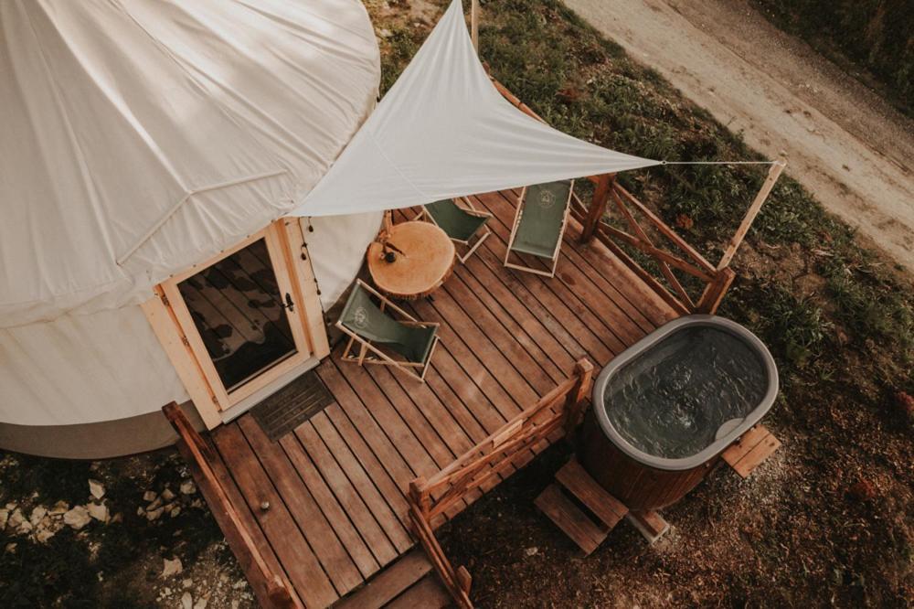 Jurty z widokiem, prywatna balia- DZIKOLAS GLAMPING Krasnobród Zewnętrze zdjęcie